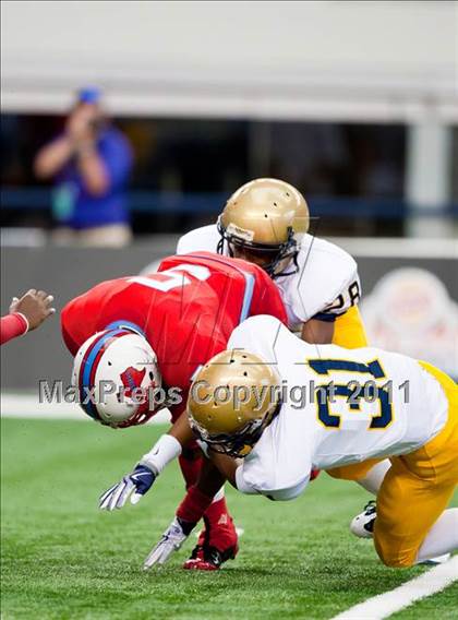 Thumbnail 2 in St. Thomas Aquinas vs. Skyline (Kirk Herbstreit National Kickoff Classic) photogallery.