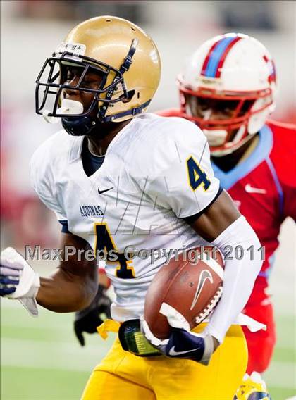 Thumbnail 1 in St. Thomas Aquinas vs. Skyline (Kirk Herbstreit National Kickoff Classic) photogallery.