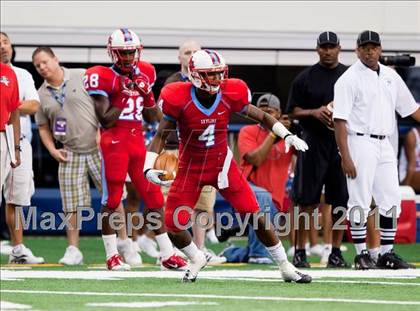 Thumbnail 1 in St. Thomas Aquinas vs. Skyline (Kirk Herbstreit National Kickoff Classic) photogallery.