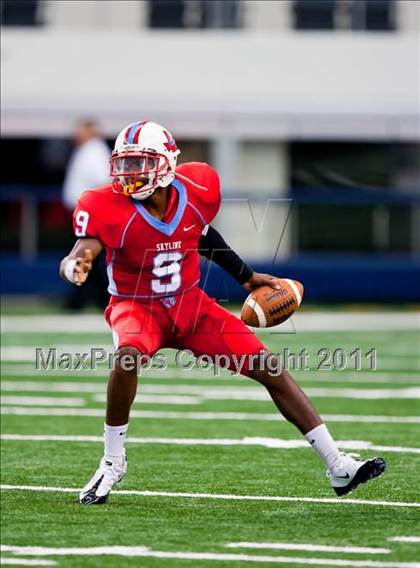 Thumbnail 1 in St. Thomas Aquinas vs. Skyline (Kirk Herbstreit National Kickoff Classic) photogallery.