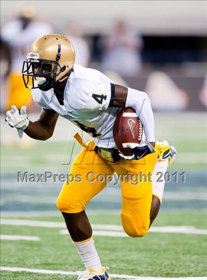 Thumbnail 3 in St. Thomas Aquinas vs. Skyline (Kirk Herbstreit National Kickoff Classic) photogallery.