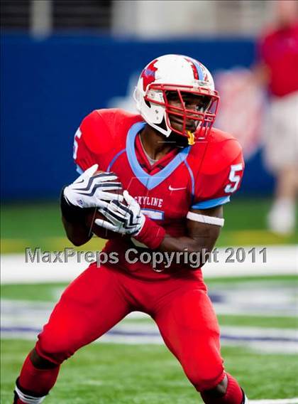 Thumbnail 3 in St. Thomas Aquinas vs. Skyline (Kirk Herbstreit National Kickoff Classic) photogallery.