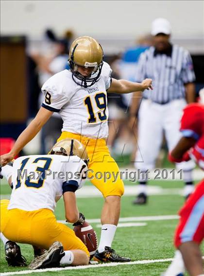 Thumbnail 2 in St. Thomas Aquinas vs. Skyline (Kirk Herbstreit National Kickoff Classic) photogallery.
