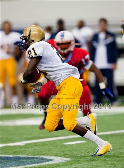 Thumbnail 3 in St. Thomas Aquinas vs. Skyline (Kirk Herbstreit National Kickoff Classic) photogallery.