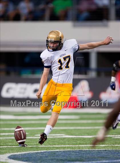 Thumbnail 1 in St. Thomas Aquinas vs. Skyline (Kirk Herbstreit National Kickoff Classic) photogallery.