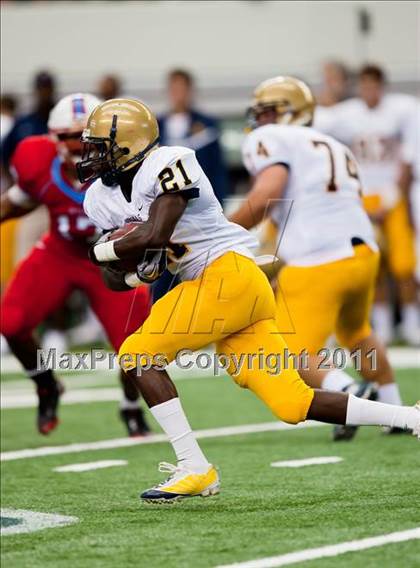 Thumbnail 2 in St. Thomas Aquinas vs. Skyline (Kirk Herbstreit National Kickoff Classic) photogallery.