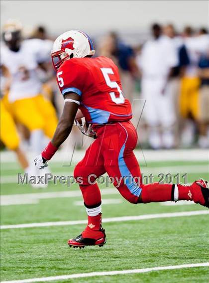 Thumbnail 3 in St. Thomas Aquinas vs. Skyline (Kirk Herbstreit National Kickoff Classic) photogallery.