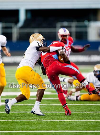 Thumbnail 1 in St. Thomas Aquinas vs. Skyline (Kirk Herbstreit National Kickoff Classic) photogallery.