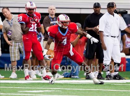 Thumbnail 3 in St. Thomas Aquinas vs. Skyline (Kirk Herbstreit National Kickoff Classic) photogallery.