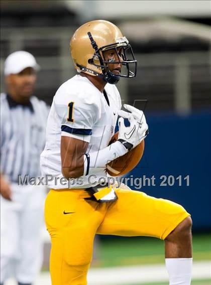 Thumbnail 3 in St. Thomas Aquinas vs. Skyline (Kirk Herbstreit National Kickoff Classic) photogallery.