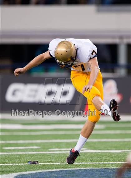 Thumbnail 1 in St. Thomas Aquinas vs. Skyline (Kirk Herbstreit National Kickoff Classic) photogallery.