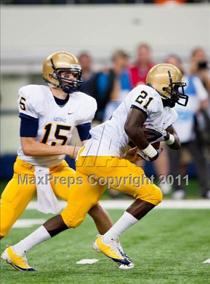 Thumbnail 2 in St. Thomas Aquinas vs. Skyline (Kirk Herbstreit National Kickoff Classic) photogallery.