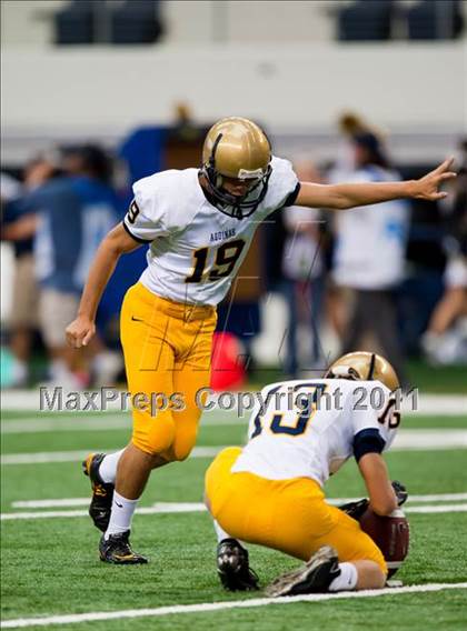 Thumbnail 2 in St. Thomas Aquinas vs. Skyline (Kirk Herbstreit National Kickoff Classic) photogallery.