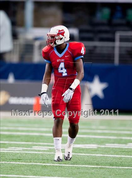 Thumbnail 3 in St. Thomas Aquinas vs. Skyline (Kirk Herbstreit National Kickoff Classic) photogallery.