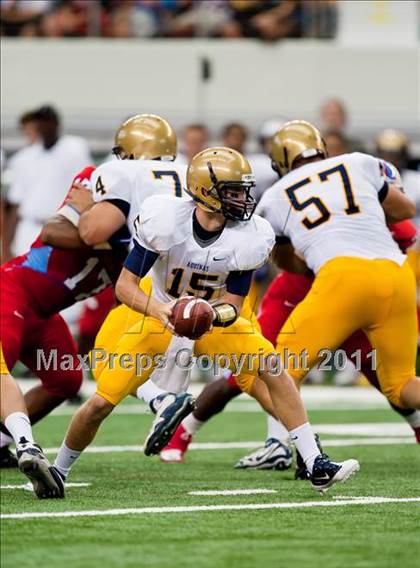 Thumbnail 2 in St. Thomas Aquinas vs. Skyline (Kirk Herbstreit National Kickoff Classic) photogallery.