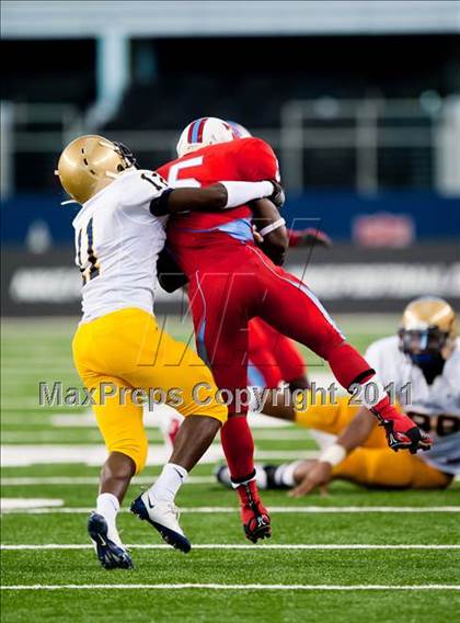 Thumbnail 3 in St. Thomas Aquinas vs. Skyline (Kirk Herbstreit National Kickoff Classic) photogallery.