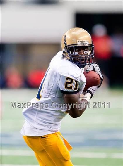 Thumbnail 3 in St. Thomas Aquinas vs. Skyline (Kirk Herbstreit National Kickoff Classic) photogallery.