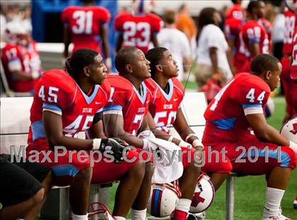 Thumbnail 1 in St. Thomas Aquinas vs. Skyline (Kirk Herbstreit National Kickoff Classic) photogallery.