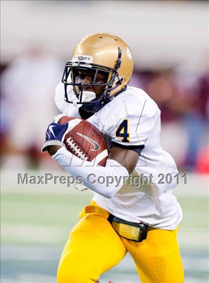 Thumbnail 2 in St. Thomas Aquinas vs. Skyline (Kirk Herbstreit National Kickoff Classic) photogallery.