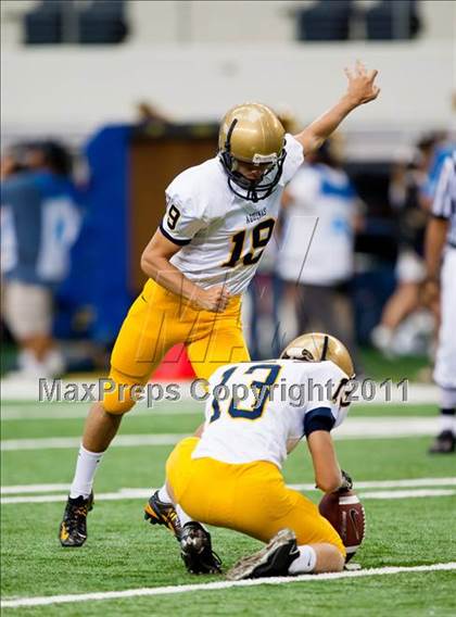 Thumbnail 3 in St. Thomas Aquinas vs. Skyline (Kirk Herbstreit National Kickoff Classic) photogallery.