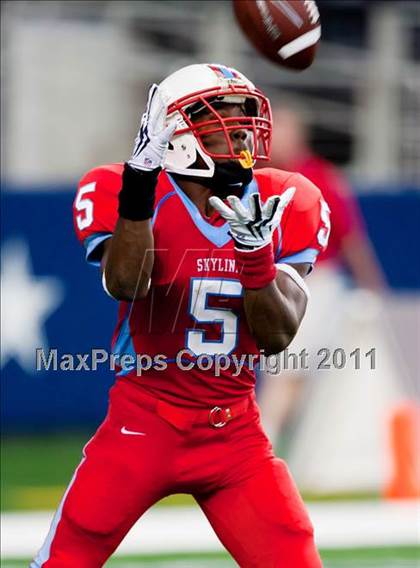 Thumbnail 1 in St. Thomas Aquinas vs. Skyline (Kirk Herbstreit National Kickoff Classic) photogallery.
