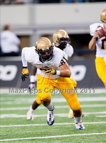 Thumbnail 2 in St. Thomas Aquinas vs. Skyline (Kirk Herbstreit National Kickoff Classic) photogallery.