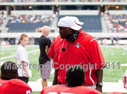 Thumbnail 1 in St. Thomas Aquinas vs. Skyline (Kirk Herbstreit National Kickoff Classic) photogallery.