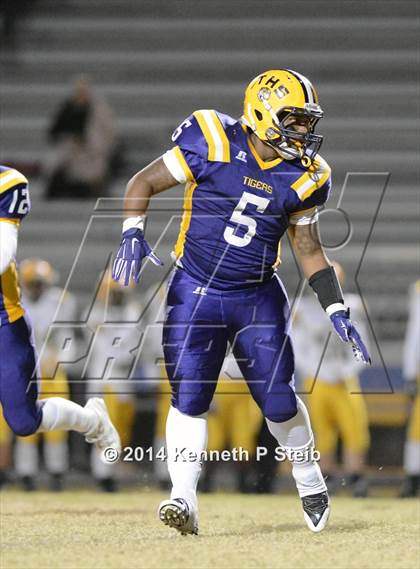 Thumbnail 2 in Captain Shreve vs. Thibodaux (LHSAA Class 5A First Round) photogallery.