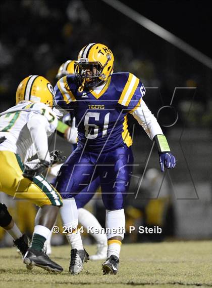Thumbnail 2 in Captain Shreve vs. Thibodaux (LHSAA Class 5A First Round) photogallery.