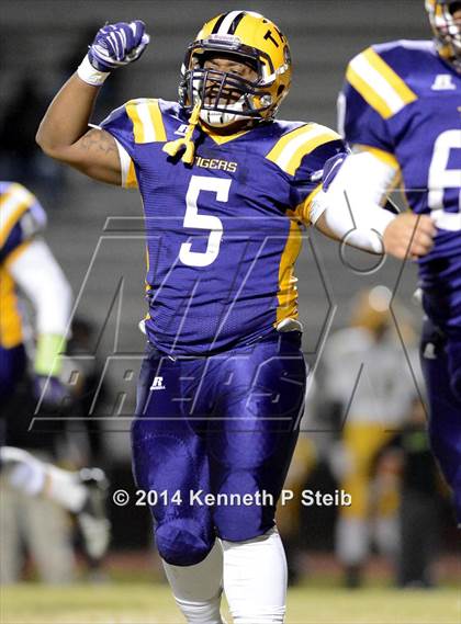 Thumbnail 1 in Captain Shreve vs. Thibodaux (LHSAA Class 5A First Round) photogallery.