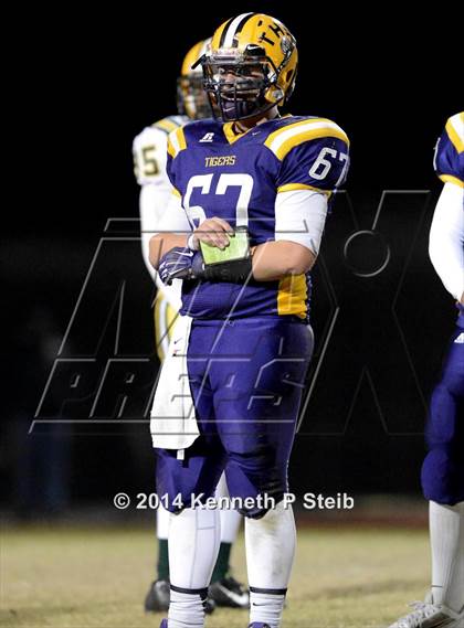 Thumbnail 2 in Captain Shreve vs. Thibodaux (LHSAA Class 5A First Round) photogallery.