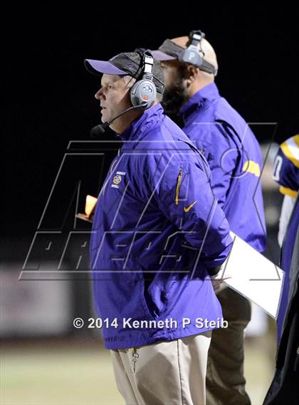 Thumbnail 3 in Captain Shreve vs. Thibodaux (LHSAA Class 5A First Round) photogallery.