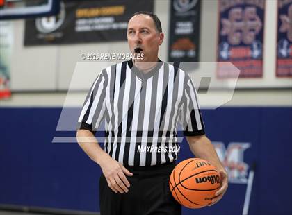 Thumbnail 2 in La Salle vs South Pasadena (Rose City Round Ball Classic) photogallery.