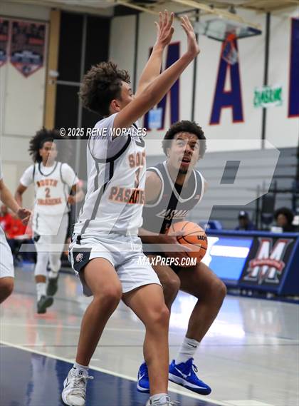 Thumbnail 3 in La Salle vs South Pasadena (Rose City Round Ball Classic) photogallery.