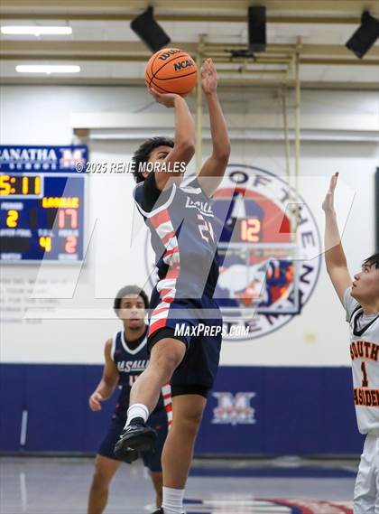 Thumbnail 1 in La Salle vs South Pasadena (Rose City Round Ball Classic) photogallery.