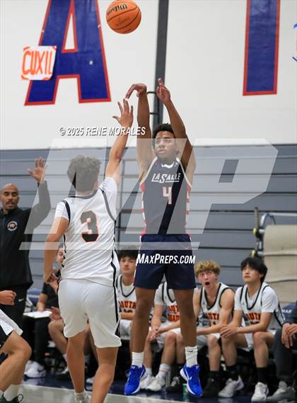 Thumbnail 3 in La Salle vs South Pasadena (Rose City Round Ball Classic) photogallery.