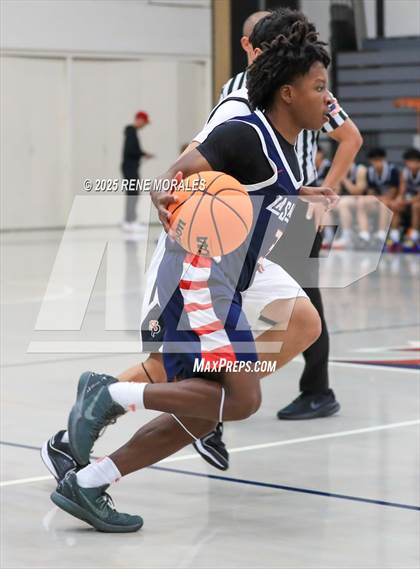 Thumbnail 1 in La Salle vs South Pasadena (Rose City Round Ball Classic) photogallery.