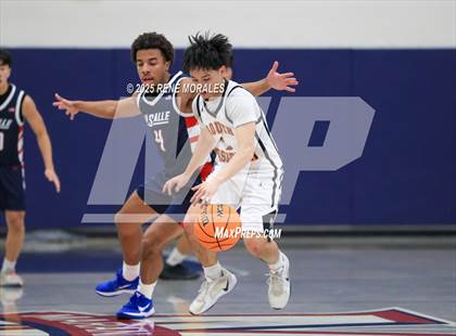 Thumbnail 2 in La Salle vs South Pasadena (Rose City Round Ball Classic) photogallery.