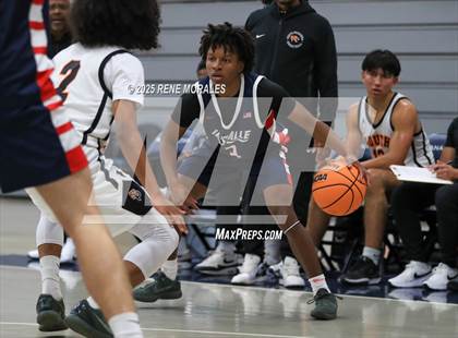 Thumbnail 2 in La Salle vs South Pasadena (Rose City Round Ball Classic) photogallery.