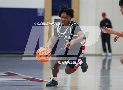 Thumbnail 1 in La Salle vs South Pasadena (Rose City Round Ball Classic) photogallery.