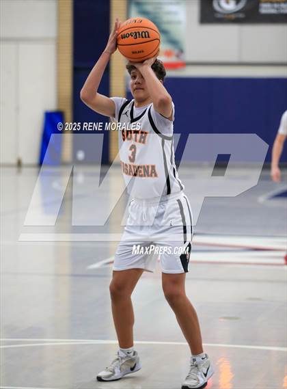 Thumbnail 2 in La Salle vs South Pasadena (Rose City Round Ball Classic) photogallery.