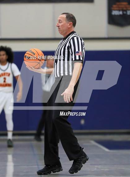 Thumbnail 1 in La Salle vs South Pasadena (Rose City Round Ball Classic) photogallery.