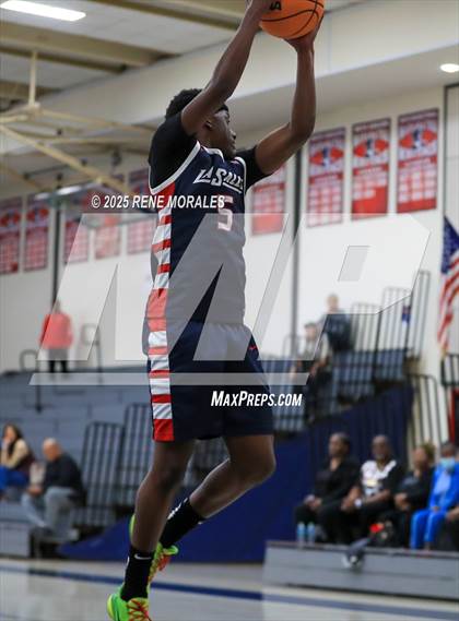 Thumbnail 2 in La Salle vs South Pasadena (Rose City Round Ball Classic) photogallery.