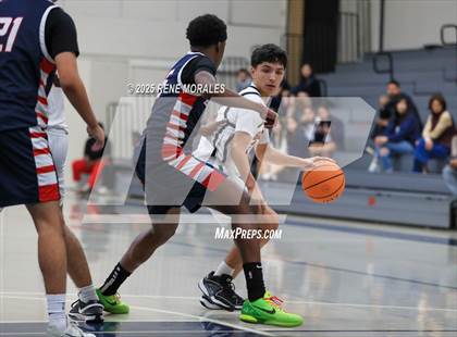 Thumbnail 2 in La Salle vs South Pasadena (Rose City Round Ball Classic) photogallery.