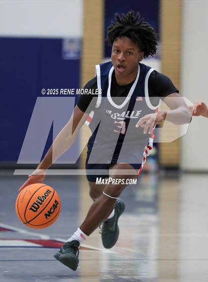 Thumbnail 2 in La Salle vs South Pasadena (Rose City Round Ball Classic) photogallery.