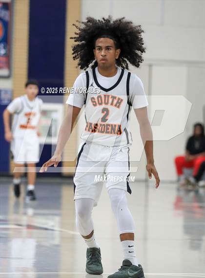 Thumbnail 1 in La Salle vs South Pasadena (Rose City Round Ball Classic) photogallery.