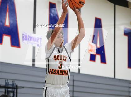 Thumbnail 1 in La Salle vs South Pasadena (Rose City Round Ball Classic) photogallery.