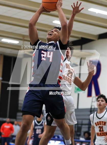 Thumbnail 2 in La Salle vs South Pasadena (Rose City Round Ball Classic) photogallery.