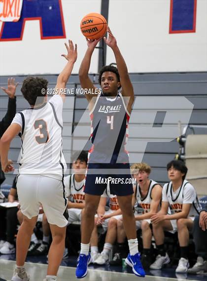 Thumbnail 2 in La Salle vs South Pasadena (Rose City Round Ball Classic) photogallery.