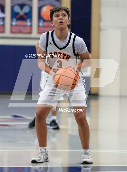 Thumbnail 1 in La Salle vs South Pasadena (Rose City Round Ball Classic) photogallery.